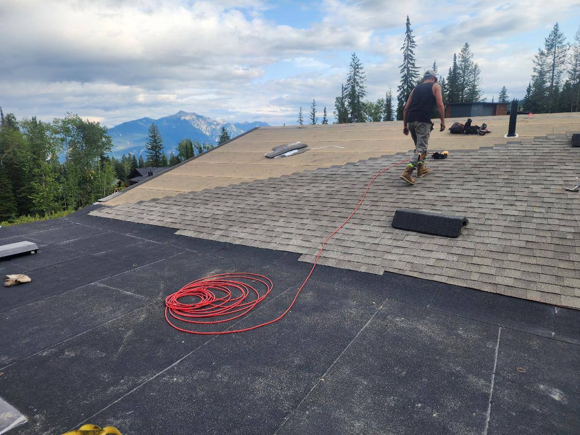 J Cubed Custom crew shingling a long slope